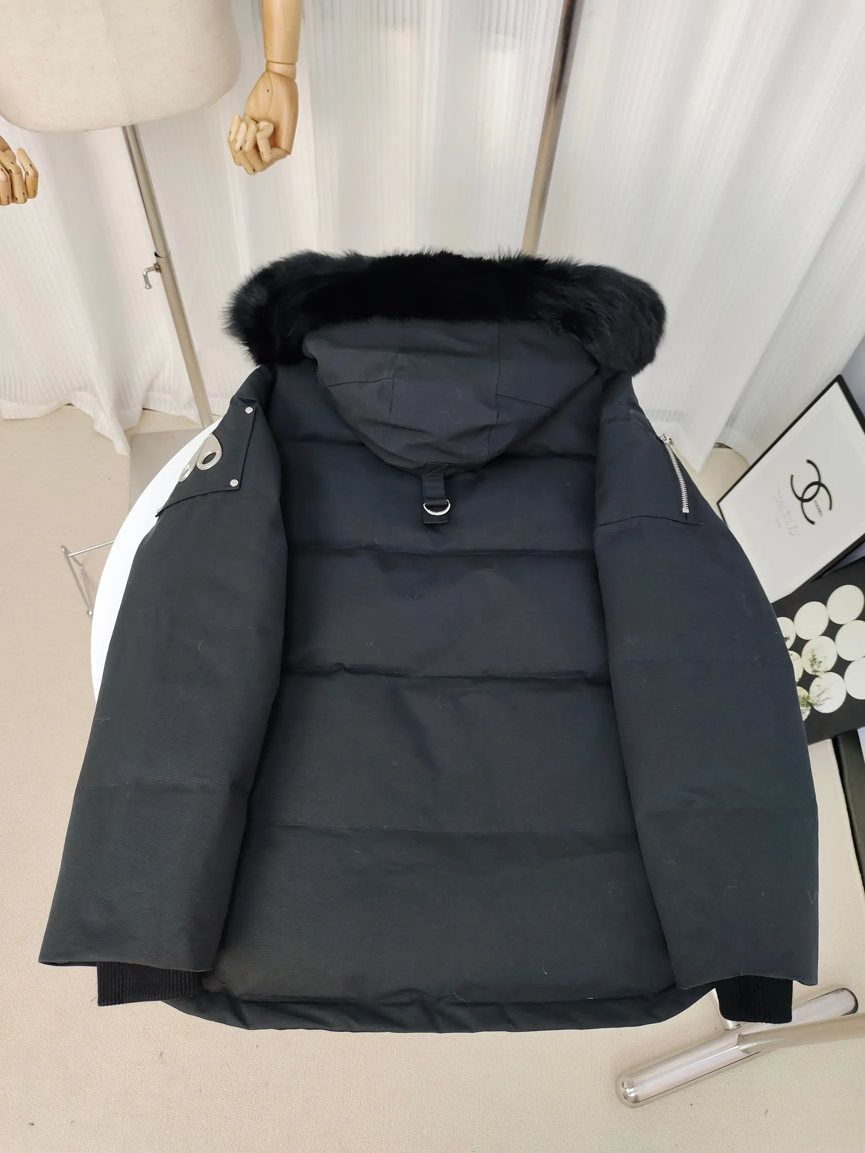 （ ）05 Moose Knuckles ， ins 、 、 。 ， ， ！ ， ， ， ！ Sizes: XS XL